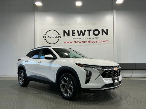 Used 2025 Chevrolet Trax LT w/ LT Convenience Package FWD image 22
