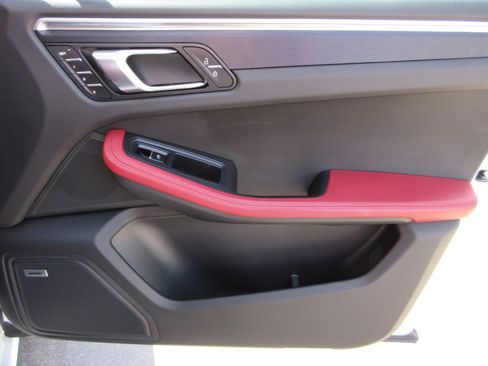 Used 2022 Porsche Macan GTS AWD/4WD image 24