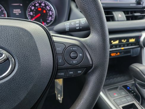 Used 2020 Toyota RAV4 LE image 21