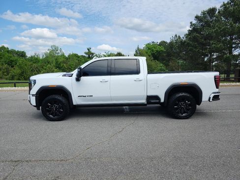 Certified 2025 GMC Sierra 2500 AT4 w/ AT4 Premium Plus Package AWD/4WD image 2