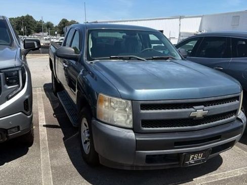Used 2011 Chevrolet Silverado 1500 W/T RWD image 3