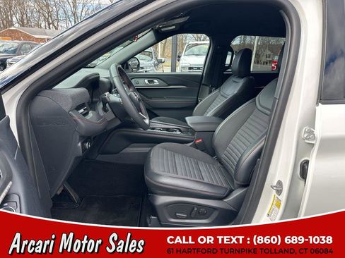 Used 2025 Ford Explorer ST-Line w/ ST-Line Street Pack image 17