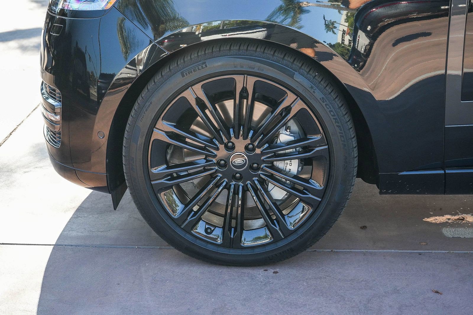 Certified 2025 Land Rover Range Rover SE AWD/4WD image 11
