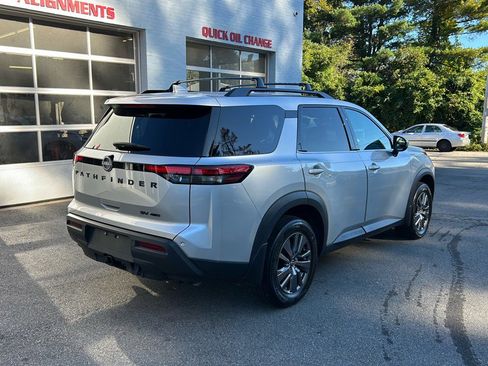 Used 2023 Nissan Pathfinder SV w/ SV Premium Package image 7