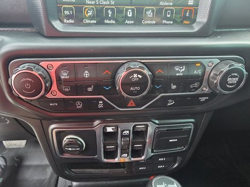 Used 2018 Jeep Wrangler Unlimited Sahara image 19