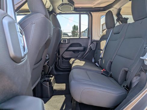 Used 2021 Jeep Wrangler Unlimited Sahara AWD/4WD image 6