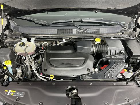 Used 2025 Chrysler Pacifica Limited FWD image 27