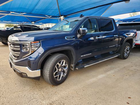 Used 2022 GMC Sierra 1500 SLT w/ SLT Convenience Package image 2