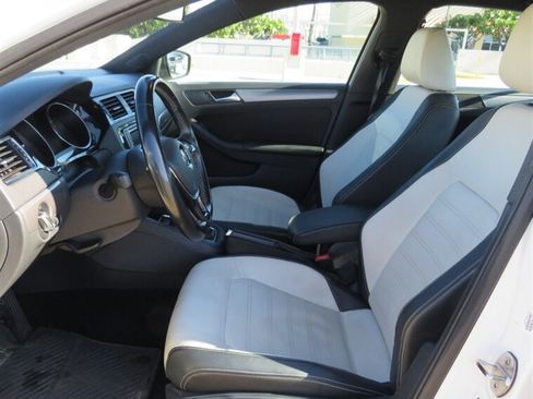 Used 2016 Volkswagen Jetta Sport w/ Lighting Package FWD image 9