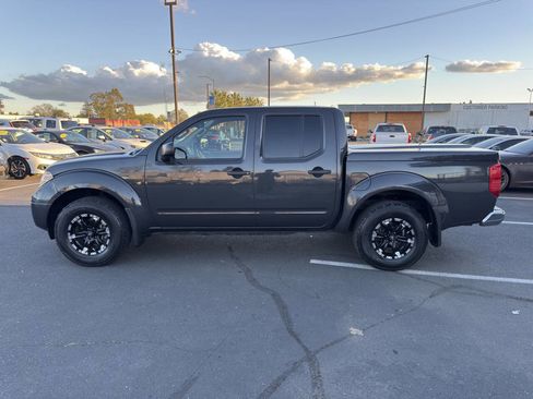 Used 2012 Nissan Frontier SV w/ SV Premium Utility Pkg image 6