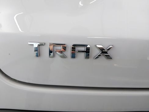 Used 2025 Chevrolet Trax LT w/ Driver Confidence Package FWD image 32