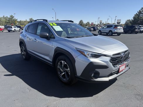 Used 2025 Subaru Crosstrek 2.5i Premium AWD/4WD image 2