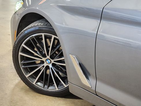 Used 2023 BMW 530i w/ Premium Package image 23