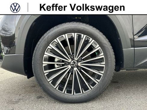 New 2026 Volkswagen Taos SE FWD image 11