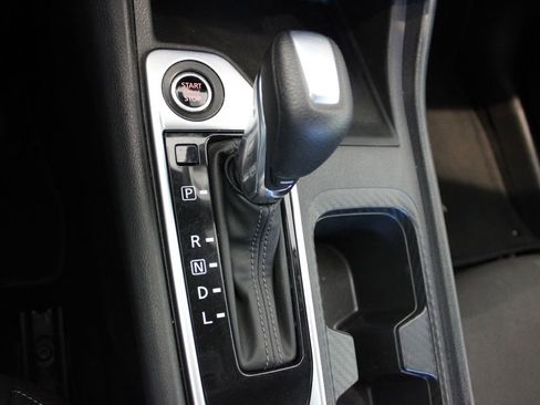 Used 2024 Nissan Sentra SV FWD image 17