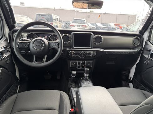 Used 2023 Jeep Wrangler Unlimited Willys AWD/4WD image 11
