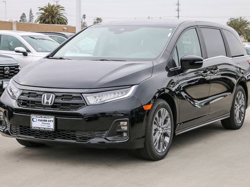 New 2026 Honda Odyssey Touring image 3