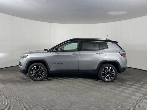 Used 2022 Jeep Compass Limited image 3