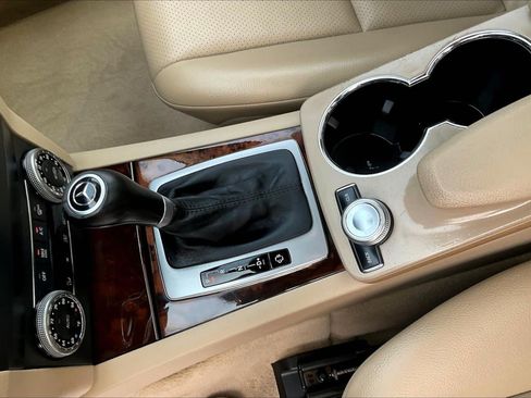Used 2010 Mercedes-Benz GLK 350 4MATIC image 17