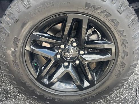 Used 2022 Chevrolet Silverado 1500 Custom Trail Boss AWD/4WD image 13