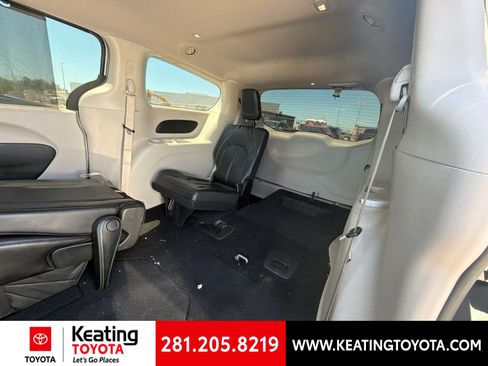 Used 2021 Chrysler Voyager Lxi FWD image 9