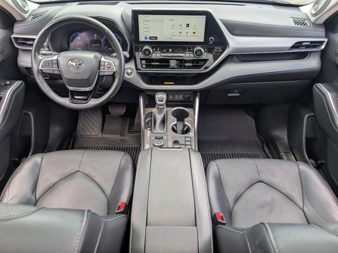 Used 2023 Toyota Highlander Platinum AWD/4WD image 26