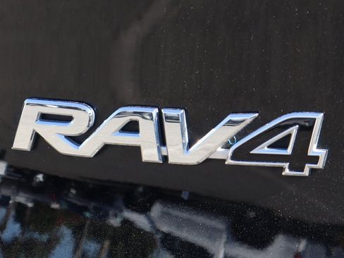 Used 2022 Toyota RAV4 XLE image 41