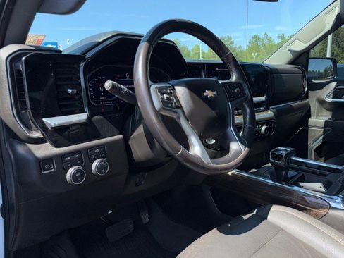 Used 2023 Chevrolet Silverado 1500 LT AWD/4WD image 15