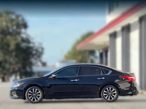 Used 2017 Nissan Altima 2.5 SL w/ 2.5 Technology Package image 8