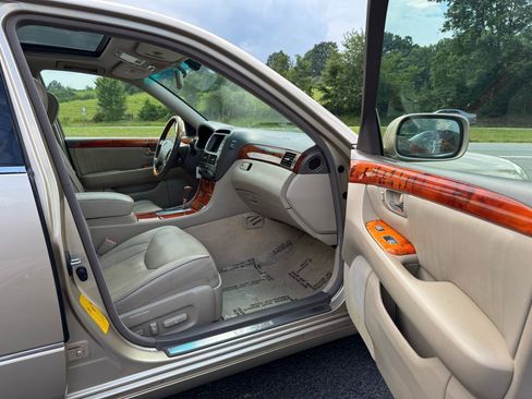 Used 2003 Lexus LS 430 RWD image 22