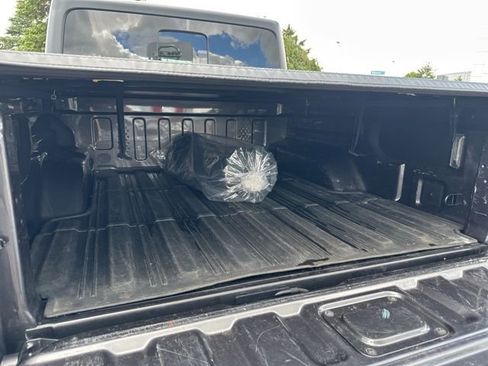 Used 2023 Jeep Gladiator Sport AWD/4WD image 17