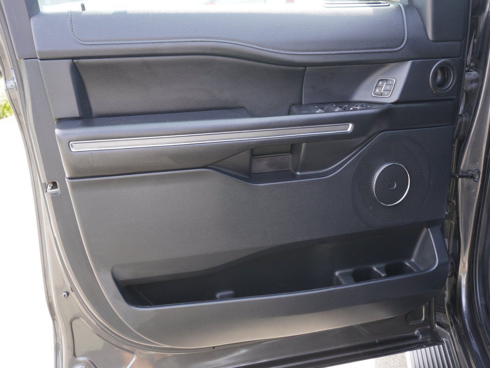 Used 2019 Ford Expedition XLT w/ Equipment Group 202A RWD image 22