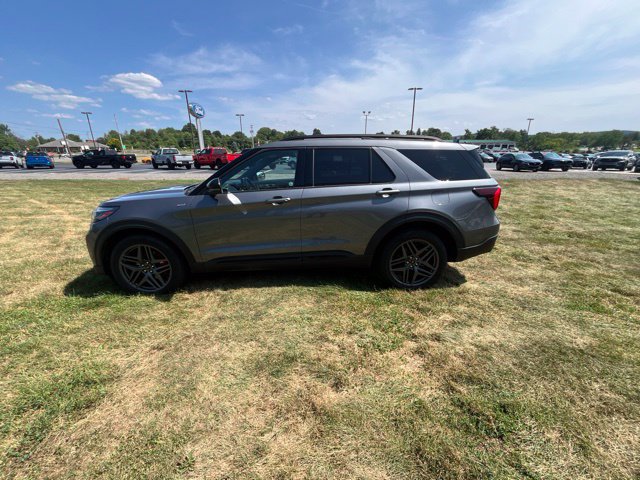 Used 2025 Ford Explorer ST-Line w/ ST-Line Street Pack AWD/4WD image 6