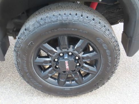 Used 2024 GMC Sierra 2500 AT4 w/ AT4 Premium Plus Package image 16