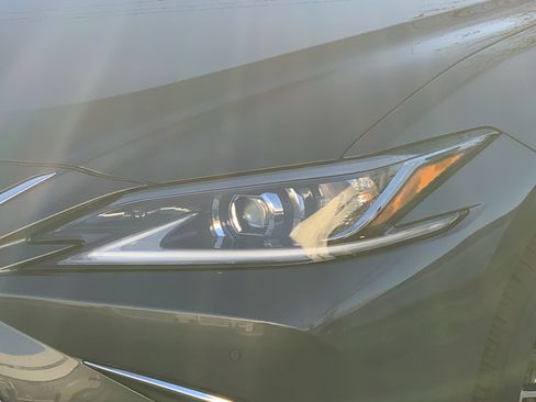 Used 2025 Lexus ES 350 w/ Premium Package image 6