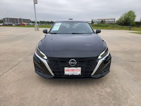 Used 2025 Nissan Altima 2.5 SV FWD image 9