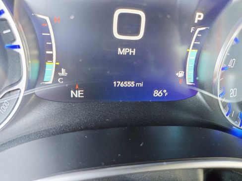 Used 2017 Chrysler Pacifica Touring-L Plus image 25