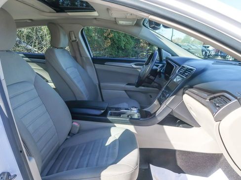 Used 2019 Ford Fusion SE image 19