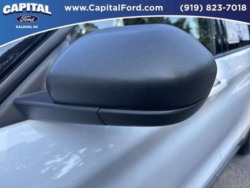 Used 2021 Ford Explorer XLT w/ Equipment Group 202A RWD image 12