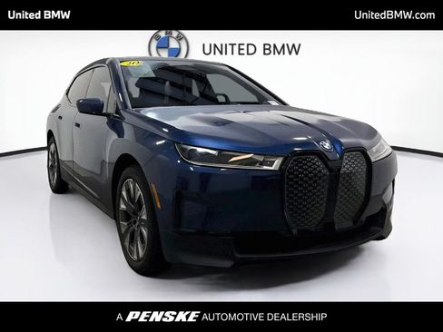 Used 2024 BMW iX xDrive50 w/ Premium Package AWD/4WD image 3