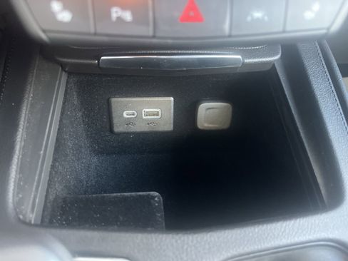 Used 2019 Cadillac XT4 Premium Luxury image 24