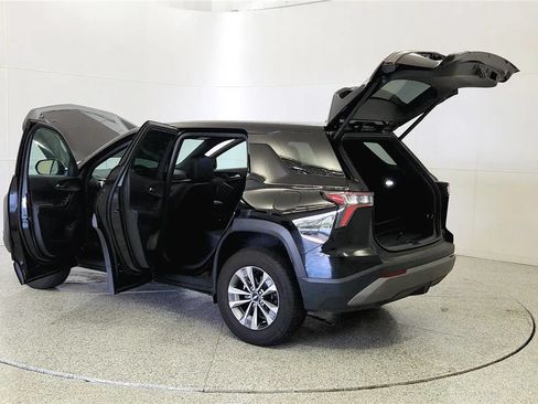 Used 2026 Chevrolet Equinox LT w/ Convenience Package II FWD image 11
