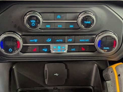 Certified 2023 Ford Bronco Badlands w/ Sasquatch Package image 27