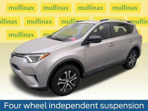 Used 2017 Toyota RAV4 LE FWD image 11