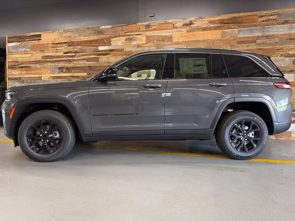New 2026 Jeep Grand Cherokee Altitude AWD/4WD image 14