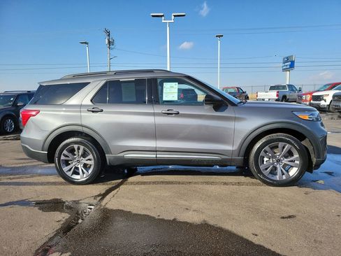 Certified 2022 Ford Explorer XLT w/ Equipment Group 202A image 3