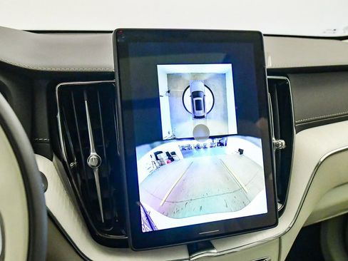 New 2026 Volvo XC60 B5 Ultra w/ Climate Package PRO image 21