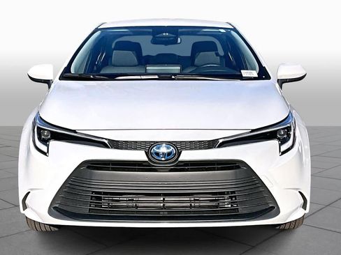 Certified 2025 Toyota Corolla LE image 4