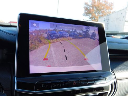 Used 2023 Jeep Compass Trailhawk image 18