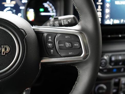 Used 2025 Jeep Wrangler Unlimited Sahara AWD/4WD image 13